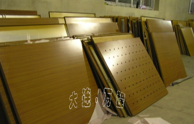 <a href=http://www.tliu.com.cn/zhuangshilvxingcai/muwenzhuanyin/ target=_blank class=infotextkey>木紋</a><a href=http://www.tliu.com.cn/ target=_blank class=infotextkey>鋁</a>單板